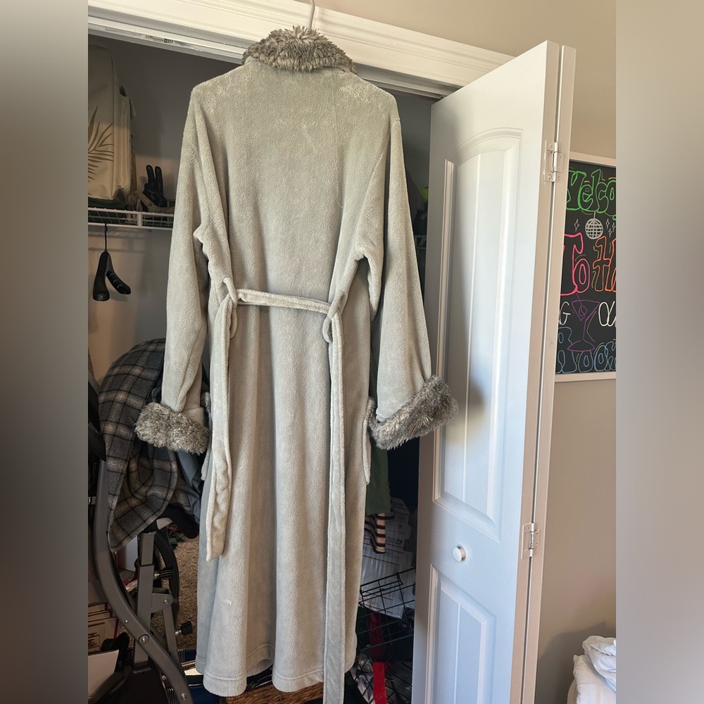 Pottery Barn Robe - Picture 2 of 3